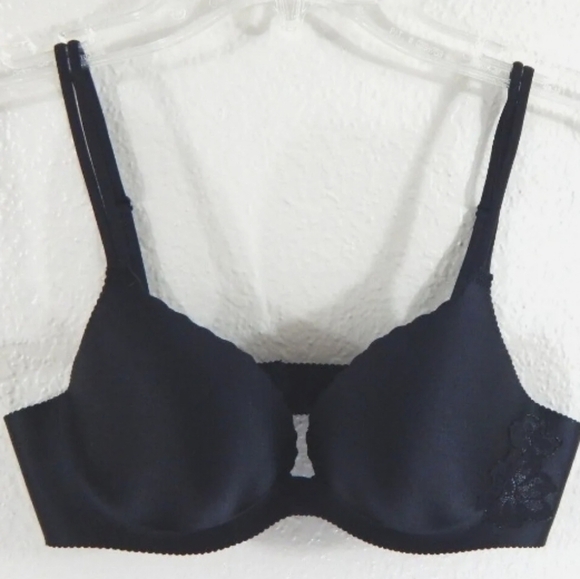 Victoria's Secret Other - Victoria's Secret Angels Secret Embrace Bra